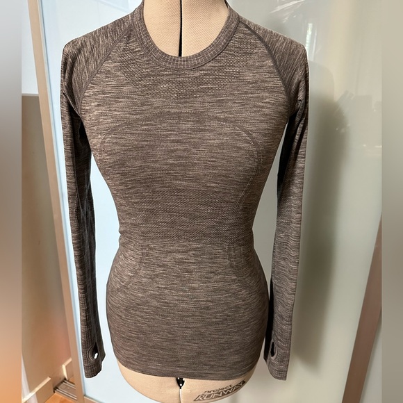 Lululemon Swift Tech tee - Picture 1 of 9